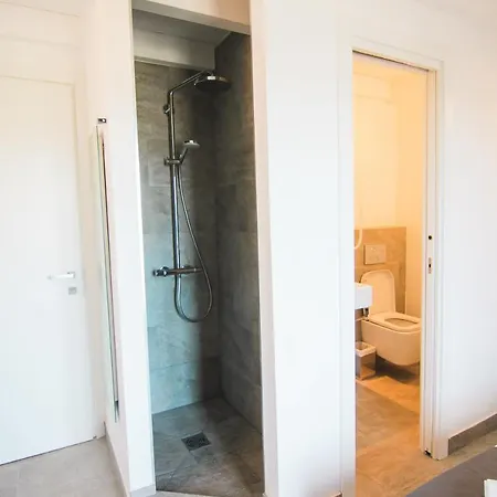 Maison Du Port 42 Bed & Breakfast 3*