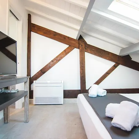 Maison Du Port 42 Bed and Breakfast 3*